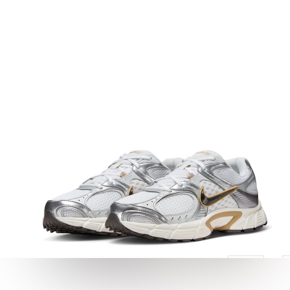 Nike Men’s V5 Rnr Silver And Gold Sneakers